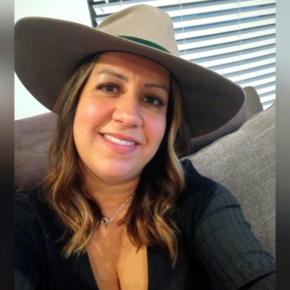 Meet your Posher, Vanessa - Picture 1 of 1